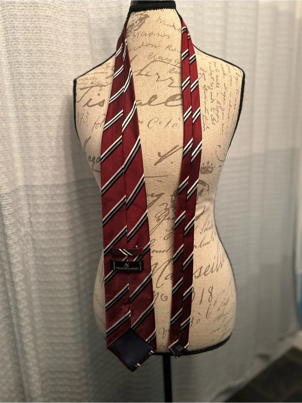 Striped Men's Red Pure Silk Neck Tie — Classic Diagonal Pattern